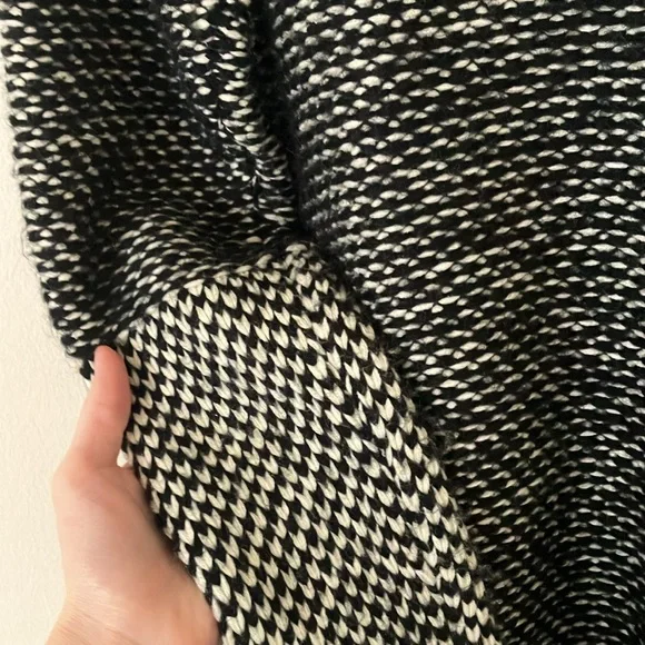 Black & white statement Sweater coat - Picture 7 of 13